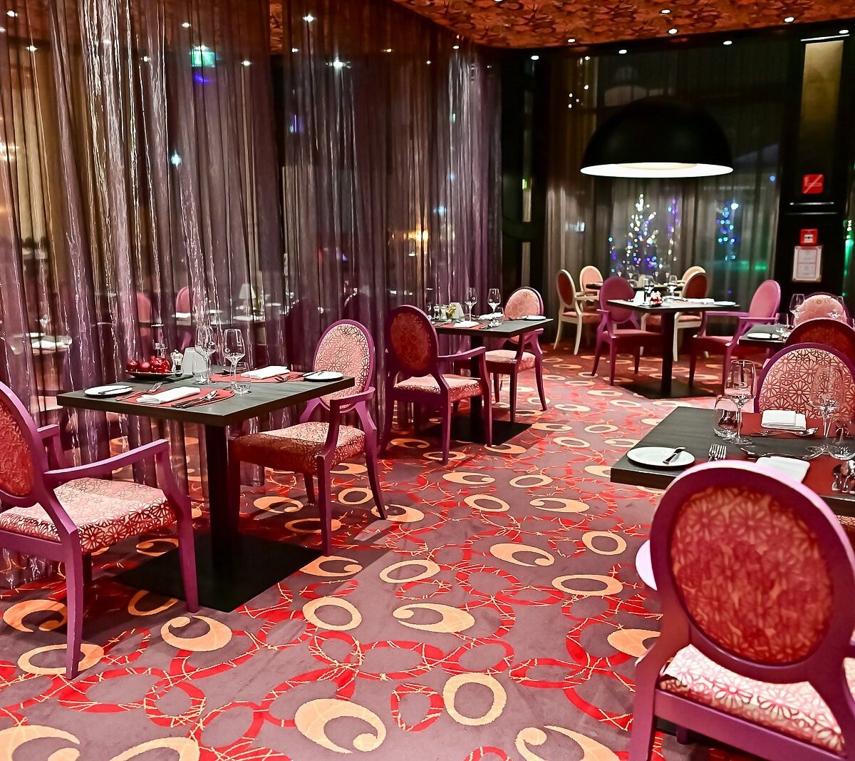 De stijlvolle restaurantzaal van Silvertrail Way